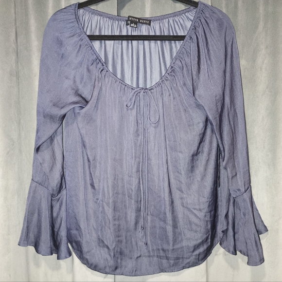 Women's Blouse - Picture 1 of 6